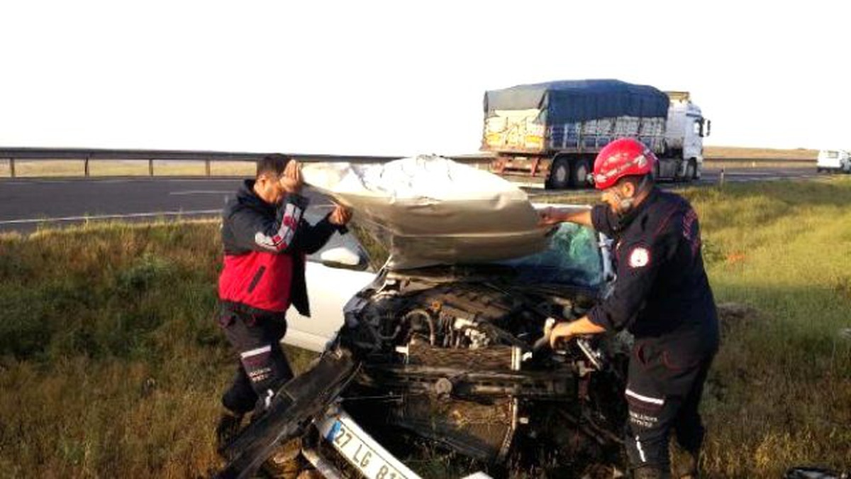 Birecik\'te İki Otomobil Kafa Kafaya Çarpıştı; 7 Yaralı