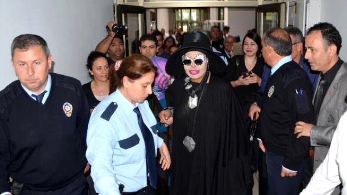 Bülent Ersoy \'Uçak Kemeri\' Davasında İfade Verdi