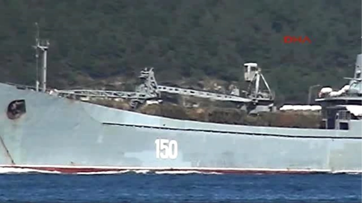 Çanakkale Rus Savaş Gemisi Güvertesinde Askeri Araçlarla Çanakkale\'den Geçti