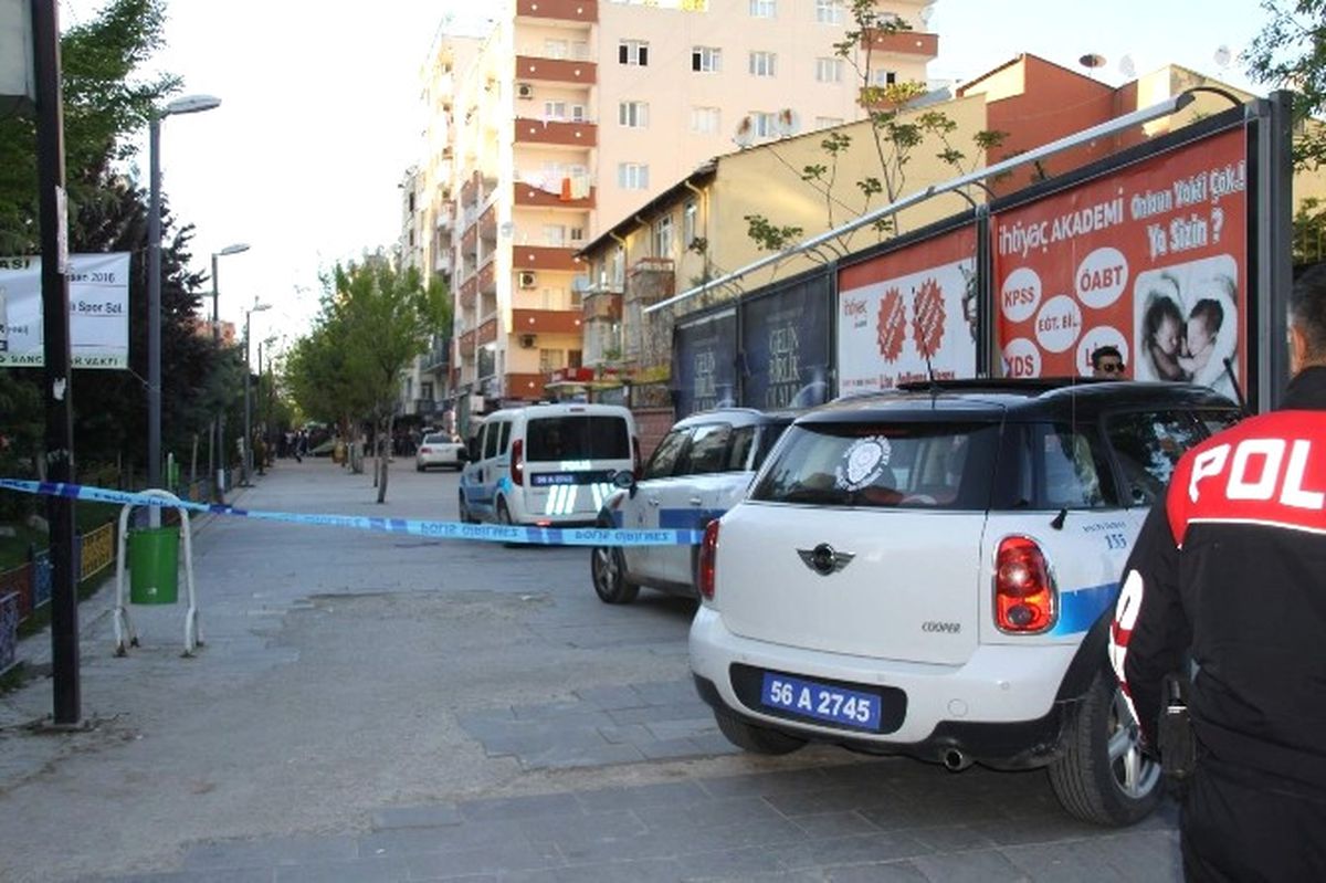 Çantasını Patlatılmaktan Son Anda Kurtardı