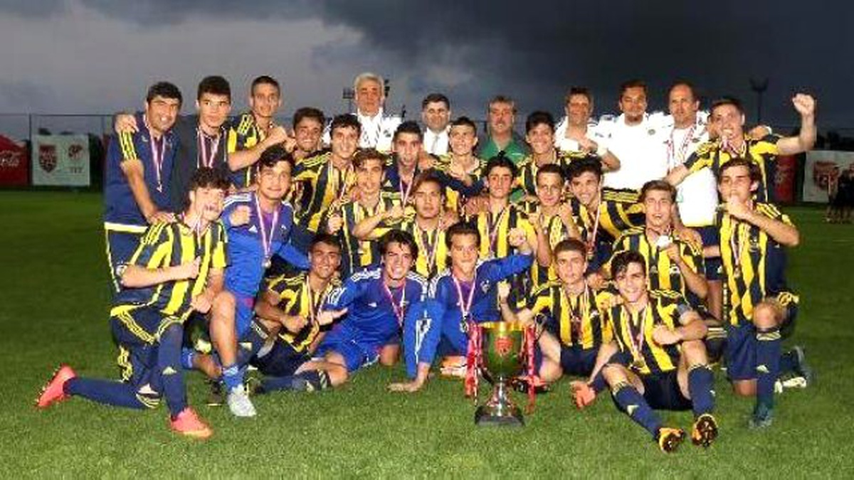 Coca-Cola Gelişim Elit U17 Ligi\'nde Şampiyon Fenerbahçe