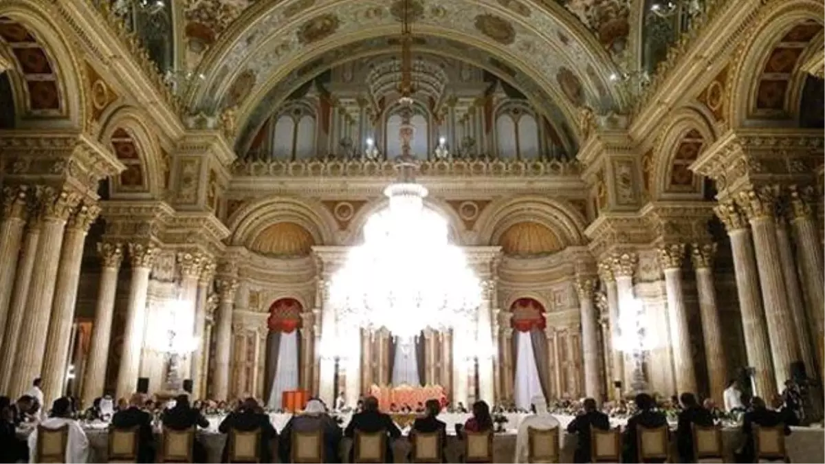 Cumhurbaşkanı Erdoğan'dan Dolmabahçe Sarayı'nda Liderlere Yemek