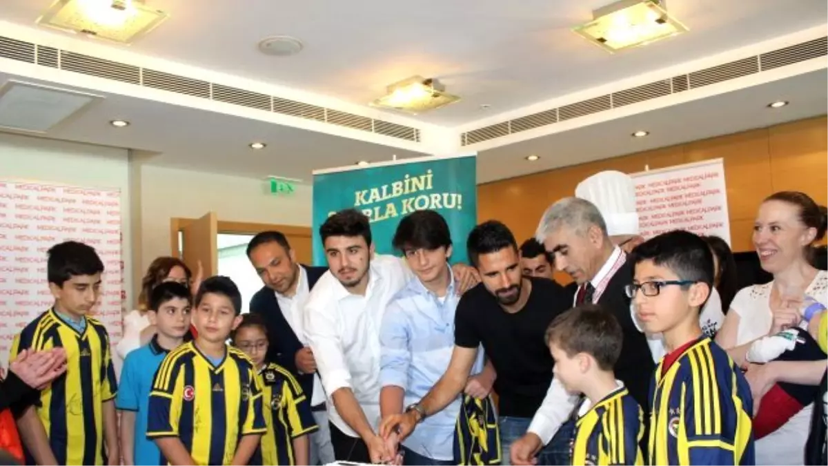 Fenerbahçeli Futbolcular Küçük Kalp Hastalarıyla Buluştu