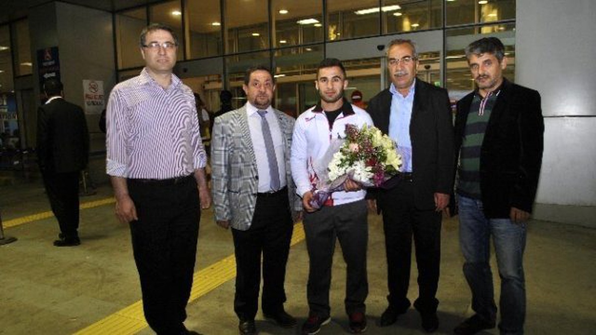 Günyad, Şırnaklı Halter Şampiyonu Atak\'ı Ödüllendirdi