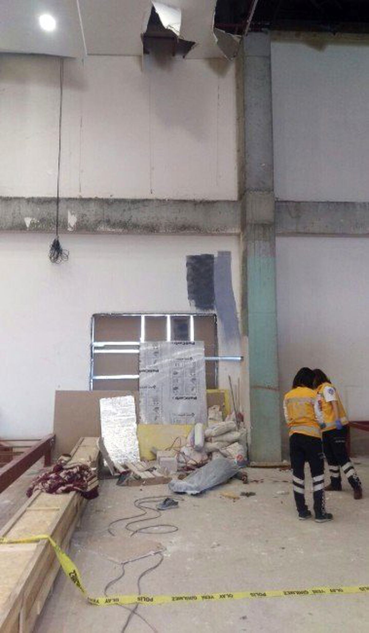 İnşaattan Düşen 2 İşçiden Biri Öldü