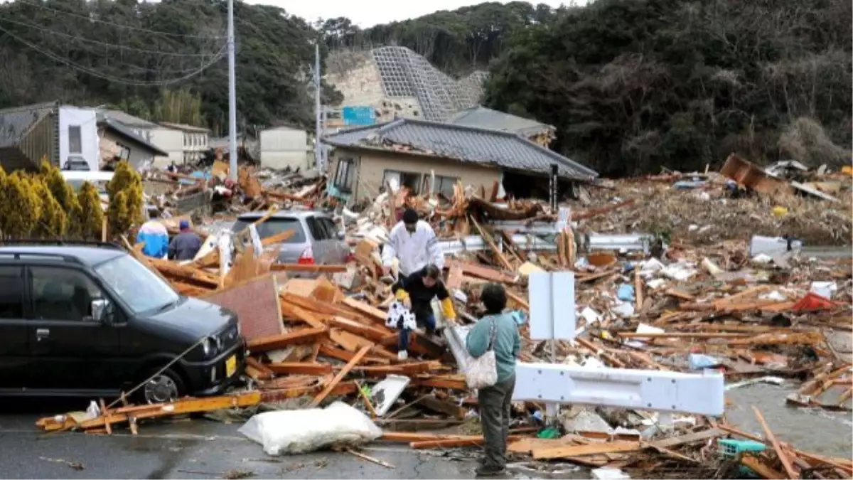 Japonya 6.4'le Sallandı! En Az 9 Ölü, 860 Yaralı