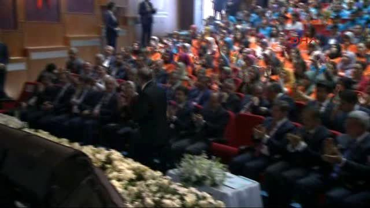Kocaeli Bilim Sanayi ve Teknoloji Bakanı Fikri Işık Kocaeli Gençlik Çalıştayı\'nda Konuştu