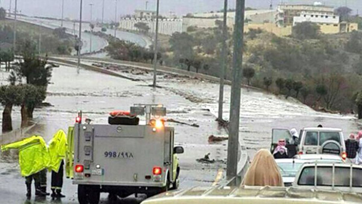 Kral Türkiye'deyken Suudi Arabistan'ı Fırtına ve Sel Vurdu: En Az 18 Ölü