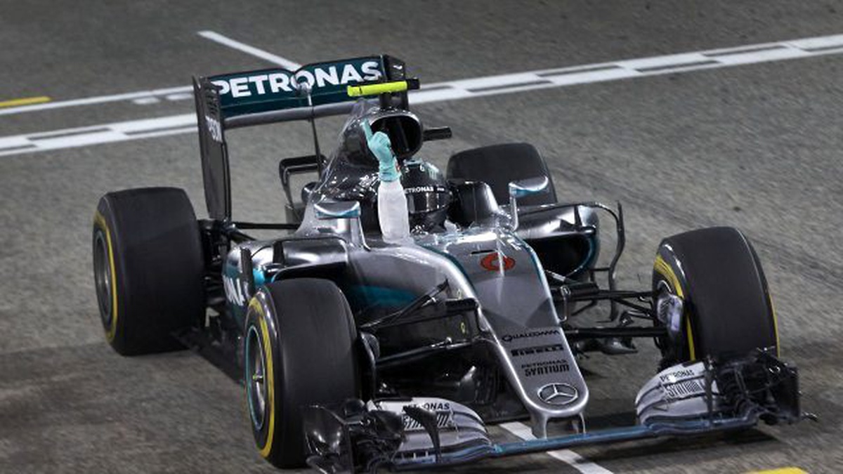 Mercedes AMG Petronas Çin\'de yine zirve peşinde