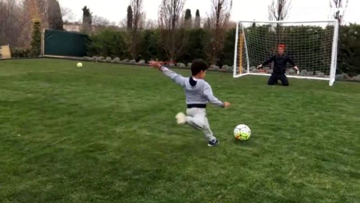 Minik Ronaldo'dan Babasına Panenka Penaltısı