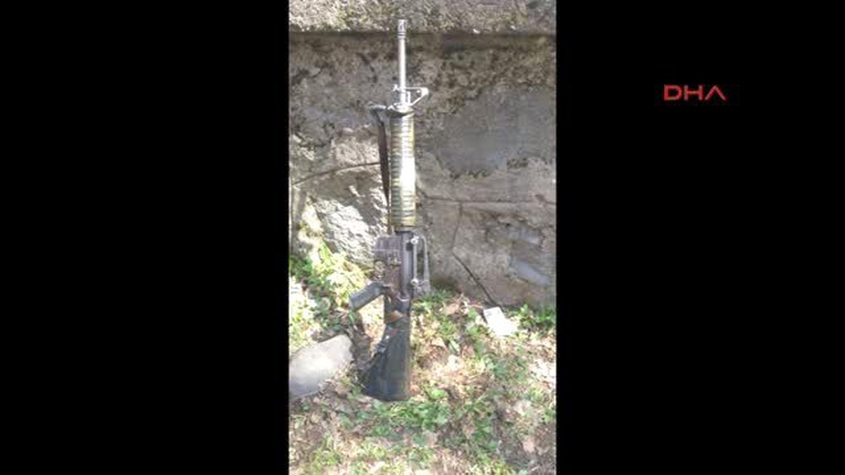 Muş\'ta Öldürülen PKK\'lıların Silahları Dere Yatağında Böyle Arandı