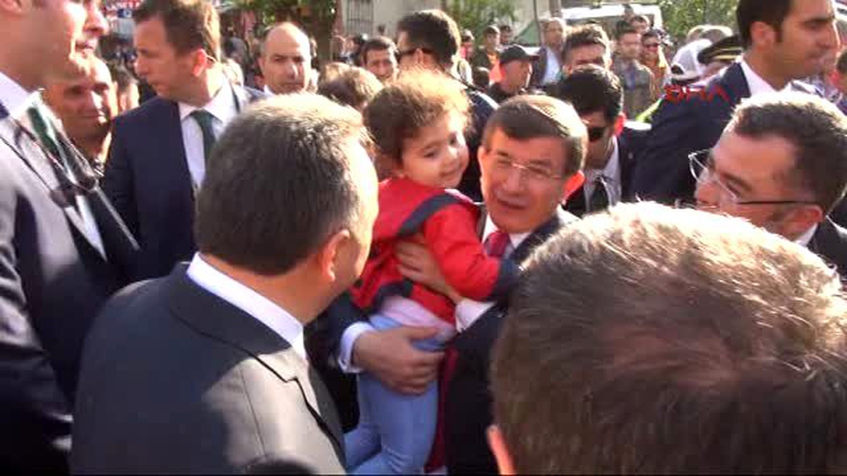 Namaz Kıldı, Partiyi Ziyaret Etti