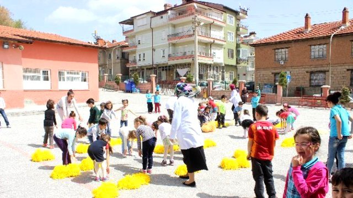 Öğrenciler 23 Nisan İçin Hazırlanıyor