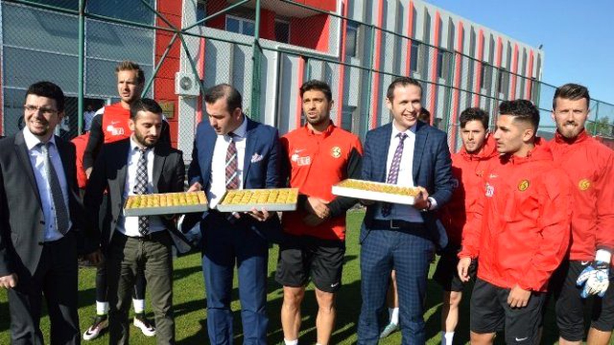 Özel Ümit\'ten Eskişehirspor\'a Destek Ziyareti