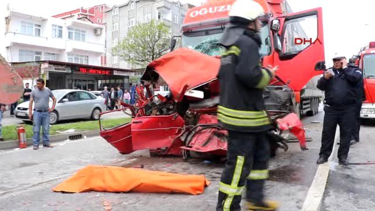 Samsun İki Tır\'ın Arasında Kalan Otomobil Sürücüsü Feci Şekilde Can Verdi