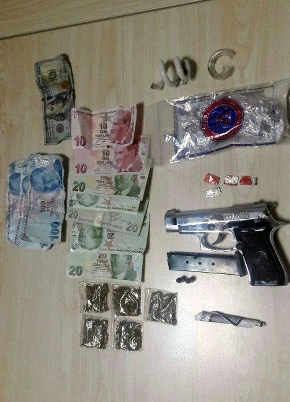 Silah ve Uyuşturucu Yol Kontrolüne Takıldı