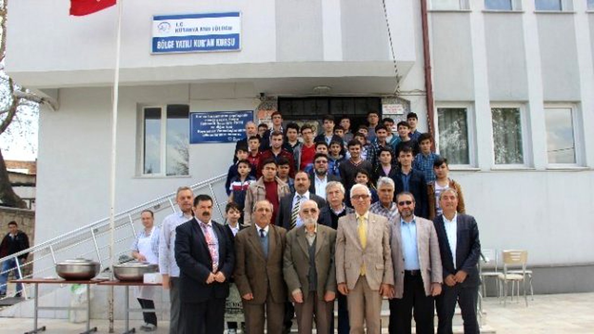 Sosyal Yardım ve Kültür Vakfı\'ndan 90 Kur\'an Kursu Öğrencisine Gömlek
