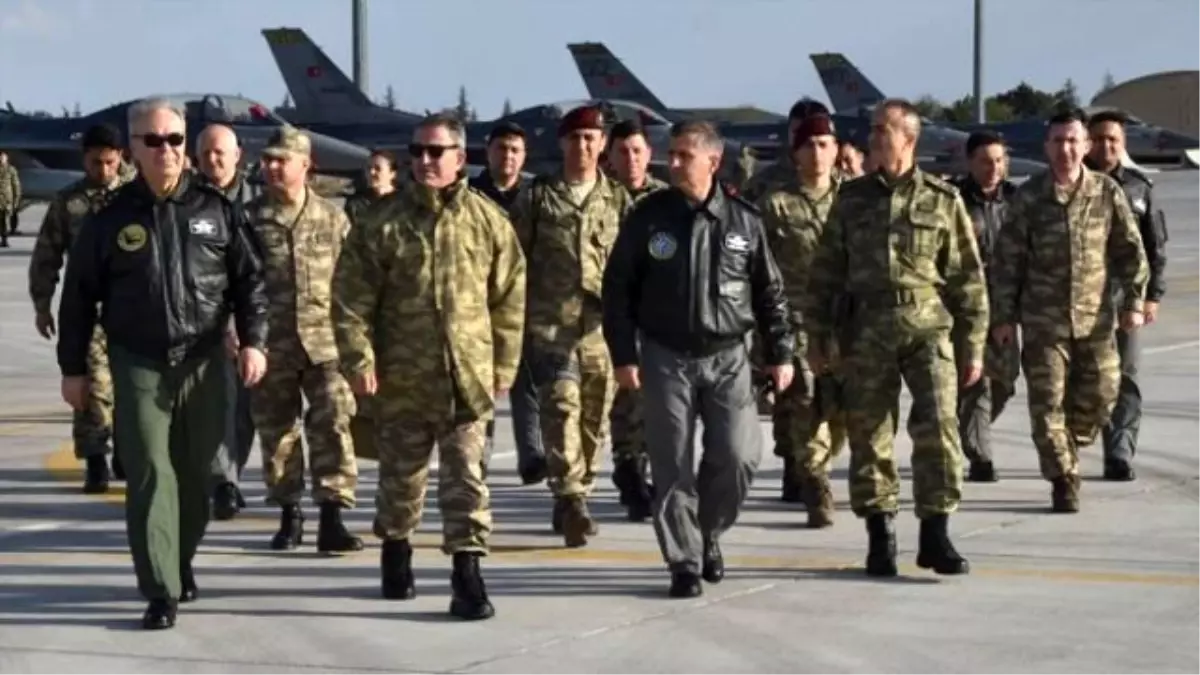 İlk Kez Genelkurmay Başkanı Giydi! Askere Uydudan Görünmeyen Kamuflaj