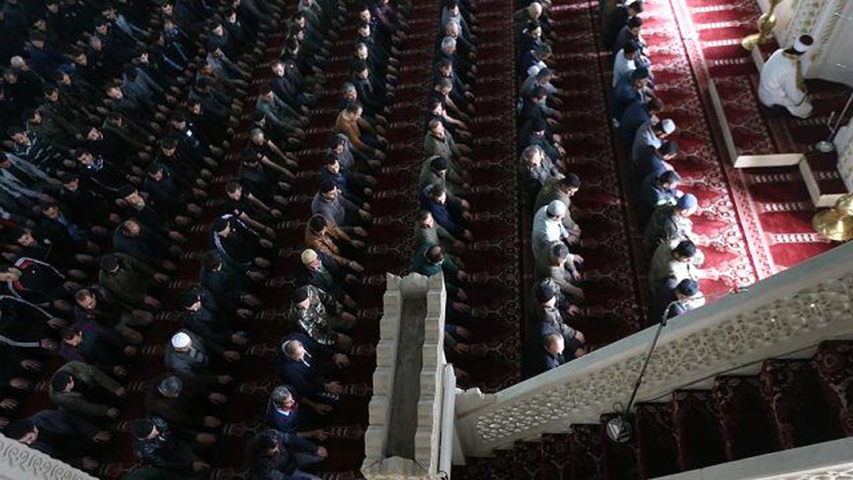 Yüksekova\'da 34 Gün Sonra İlk Cuma Namazı