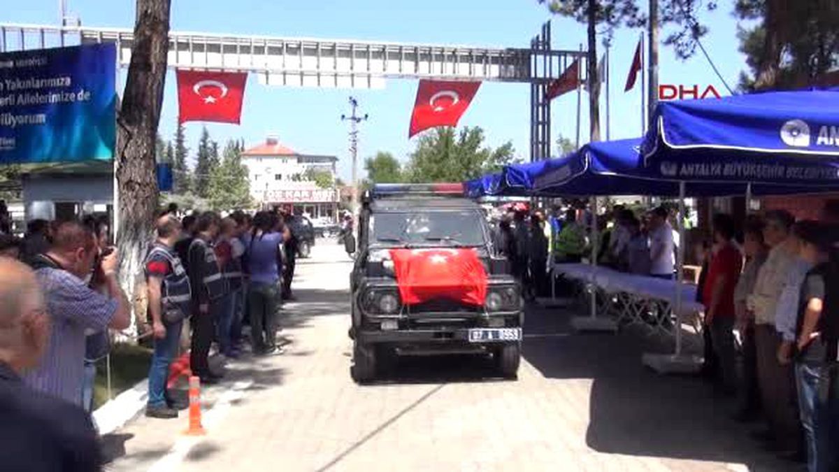 Antalya Şehit Özel Harekat Polisi Gözyaşlarıyla Son Yolculuğuna Uğurlandı