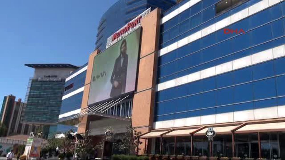 Avm\'de Silah Sesleri Heyecan Yarattı