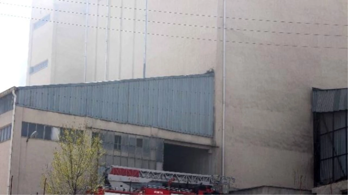 Beyşehir\'de Yem Fabrikasında Yangın