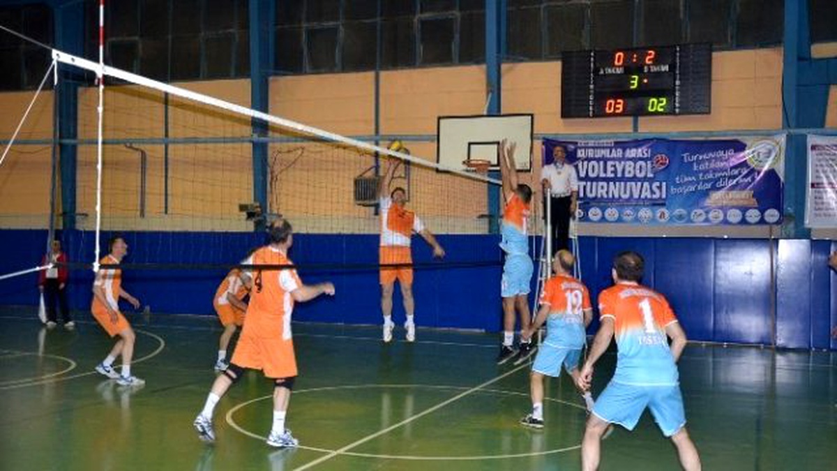 Bozüyük Belediyesi Kurumlar Arası Voleybol Turnuvası\'nda Finale Yaklaşıldı