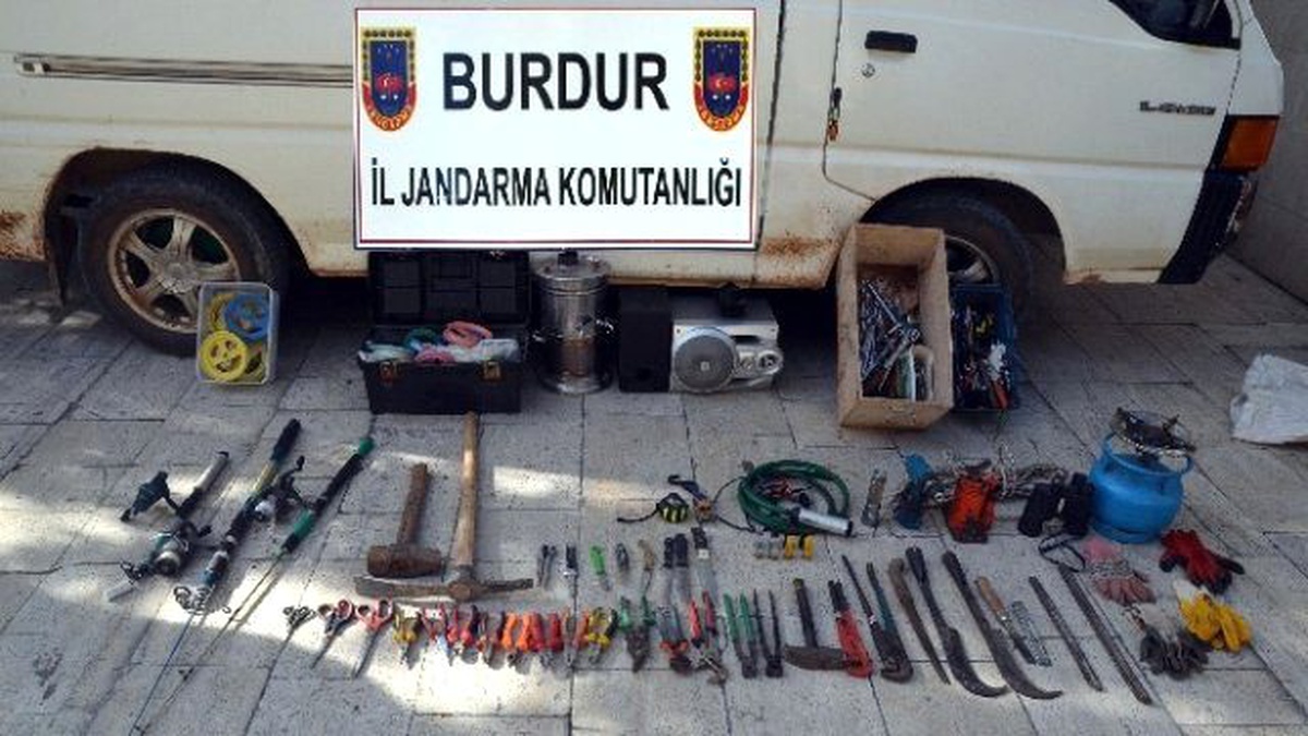 Burdur Jandarmasından 19 Personel, 4 Özel Timle Operasyon