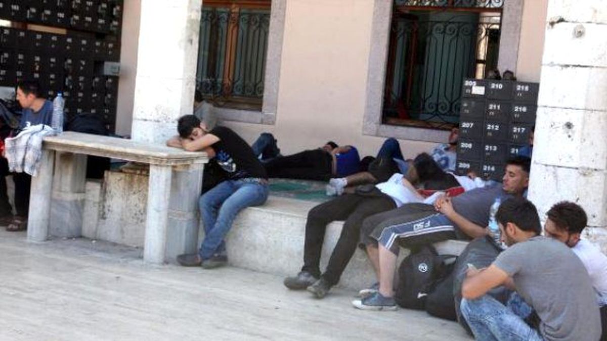 İzmir'deki Çorakkapı Camii Gariban Yatakhanesi Oldu