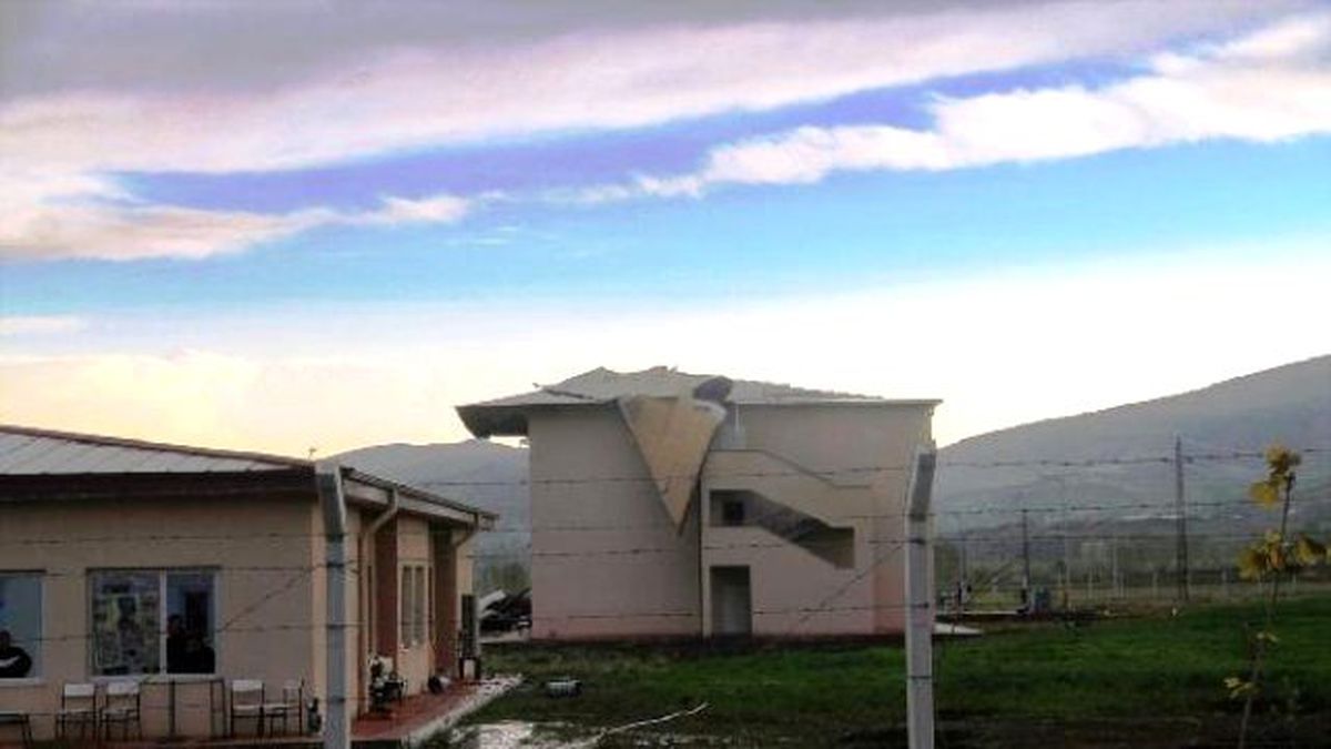 Çatısı Uçan Cezaevindeki Mahkumlar Başka Yerlere Nakledildi