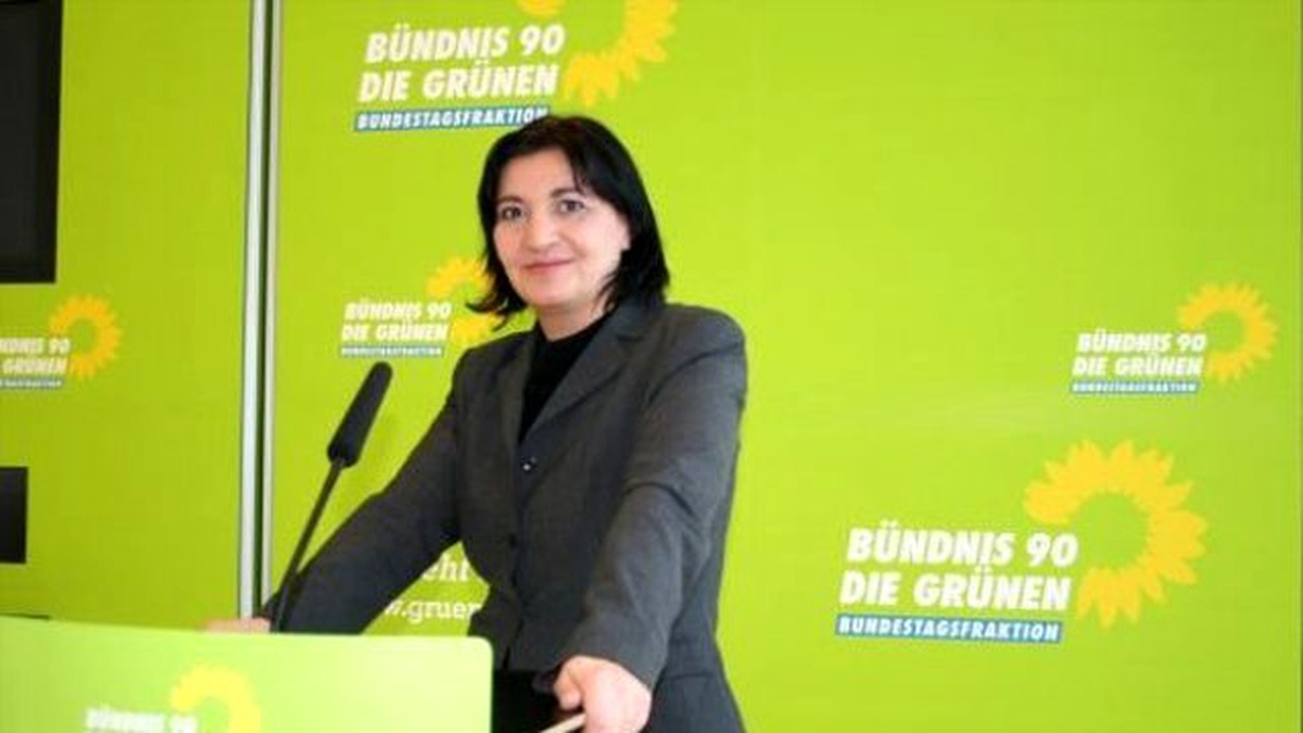 Dünyayı Kurtaracaktı Miletvekili Oldu