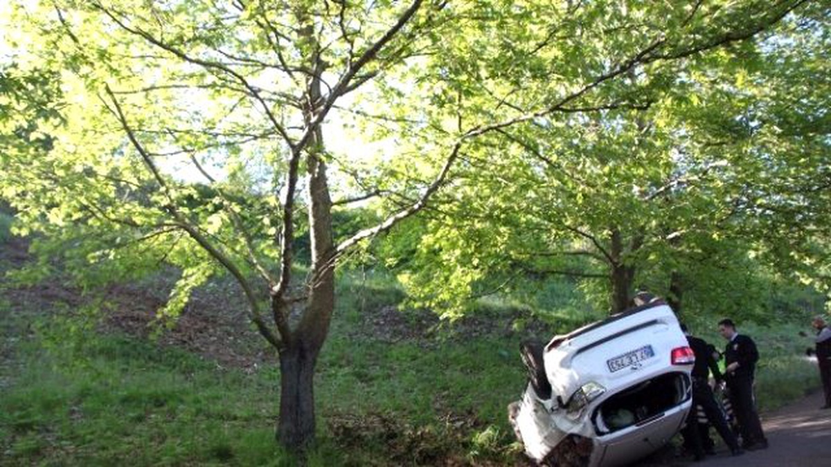 Düşürdüğü Gözlüğünü Almaya Çalışırken Otomobiliyle Takla Attı