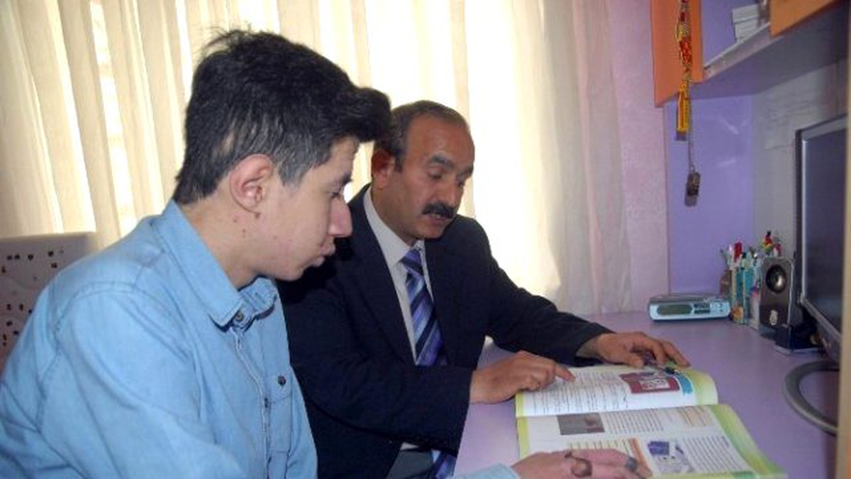 Hastalığı Evine Mahkum Etti, O Yılmadı