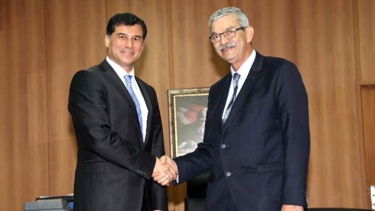 Kalyoncu Başbakanlık Görevini Özgürgün\'e Devretti
