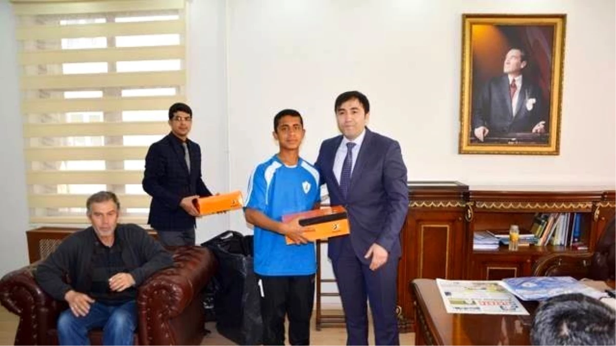 Kaymakam Citer\'den Namağlup Şampiyon Olan Viranşehirspor U 14 Takımına Ödül