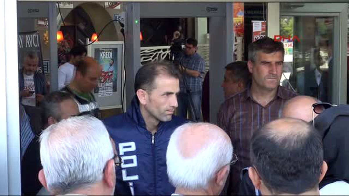 Kocaeli Burhan Kuzu\'yu Protesto Eden 17 Kişi Gözaltına Alındı