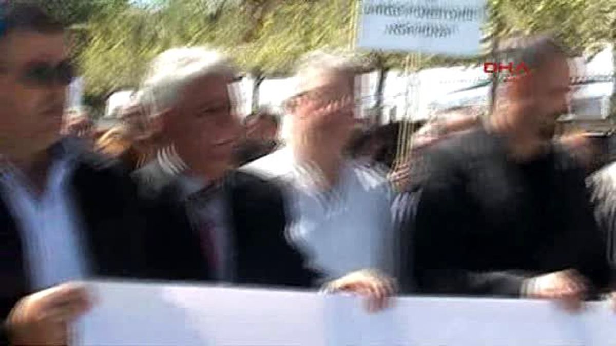 Kosova\'da Başbakanlık Binası Önünde İşçi Eylemi...