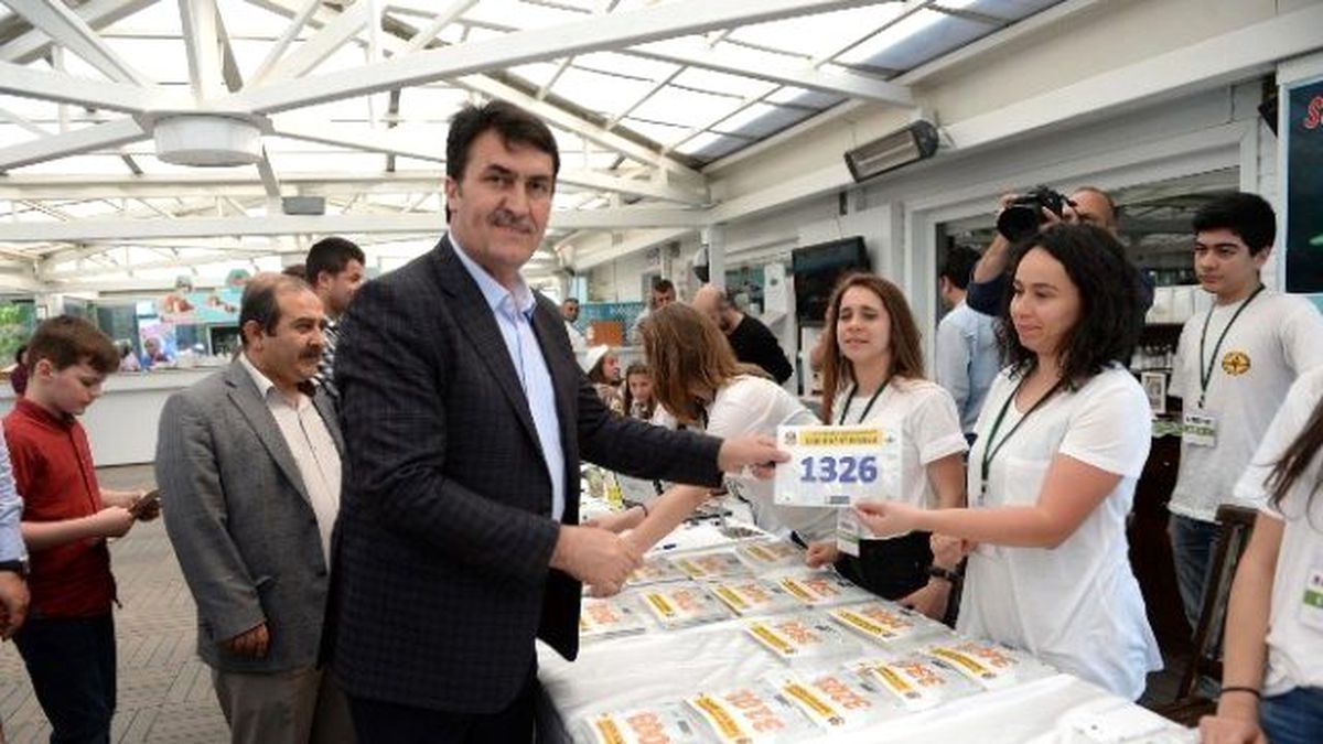 Koşulara Katılacak Sporculara Numaraları Dağıtıldı
