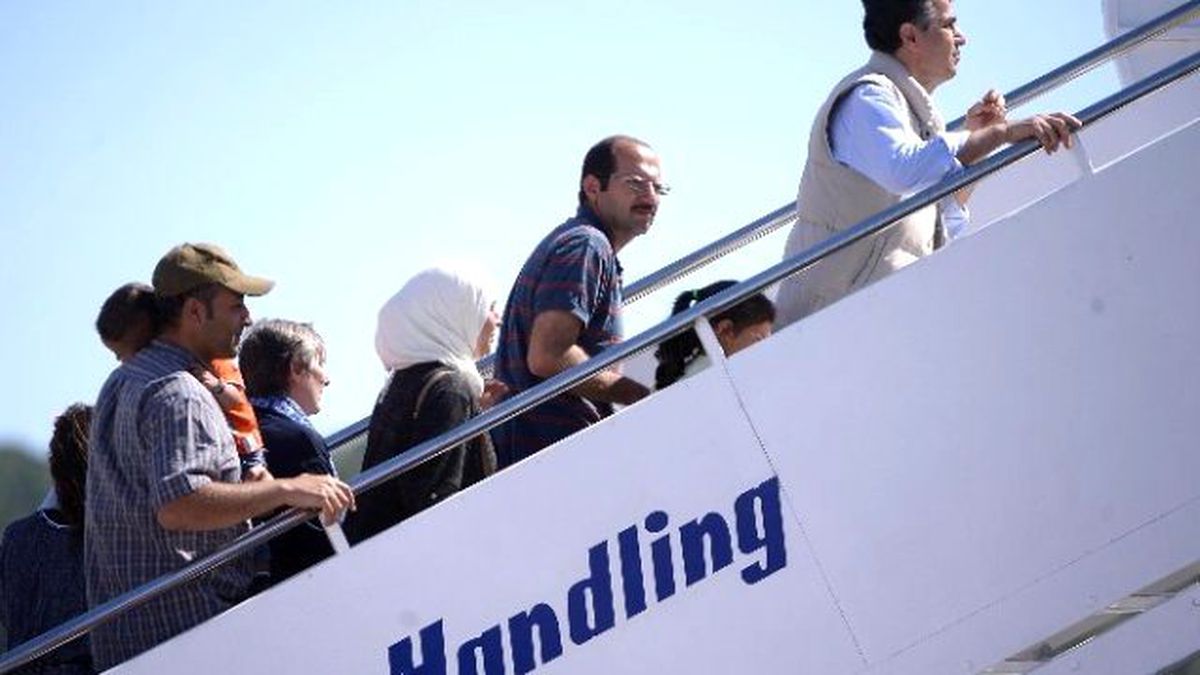 Papa 12 Sığınmacıyı Vatikan\'a Götürdü