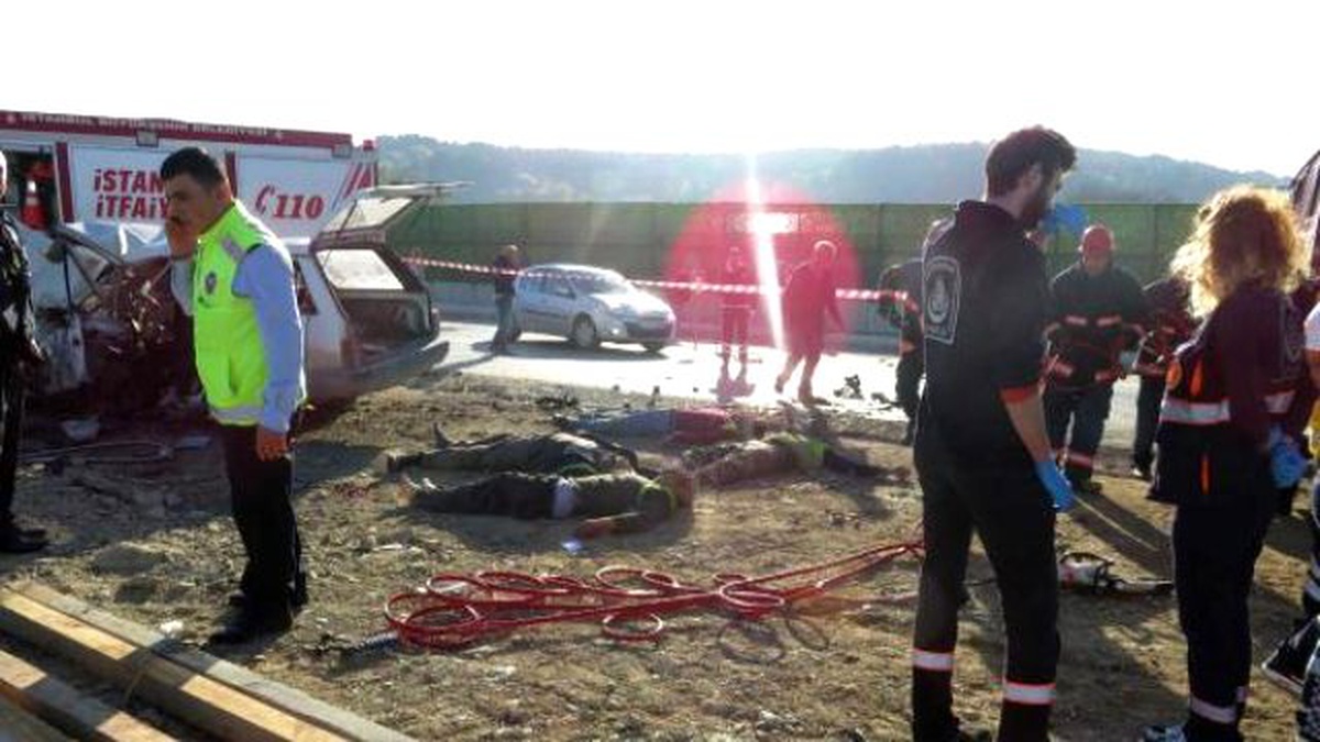 Riva\'da Trafik Kazası: 4 Kişi Hayatını Kaybetti (1)