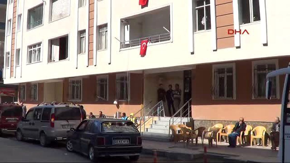 Şehidin 8 Yaşındaki Kızı 'Baba Gitme' Diye Gözyaşı Döktü, Herkesi Ağlattı