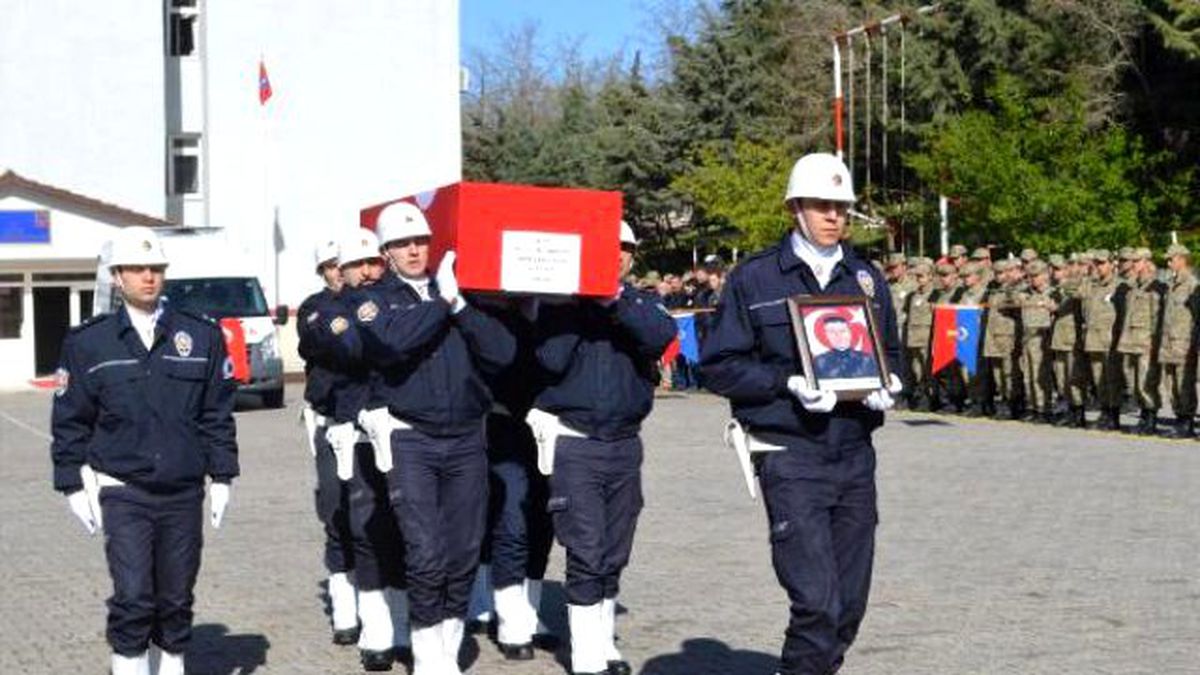 Özel Harekatçılar Tören Mangasını Beklemedi! Şehit Polisi Dualarla Uğurladı