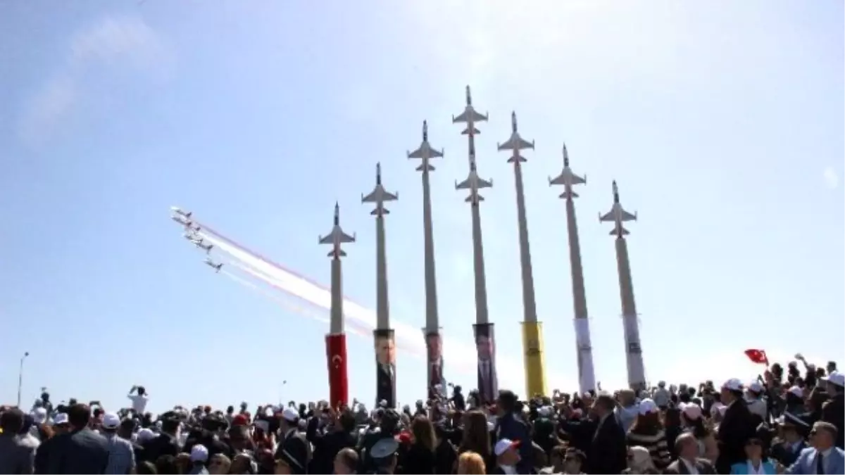 Türk Yıldızları Parkı Görkemli Gösteriyle Açıldı