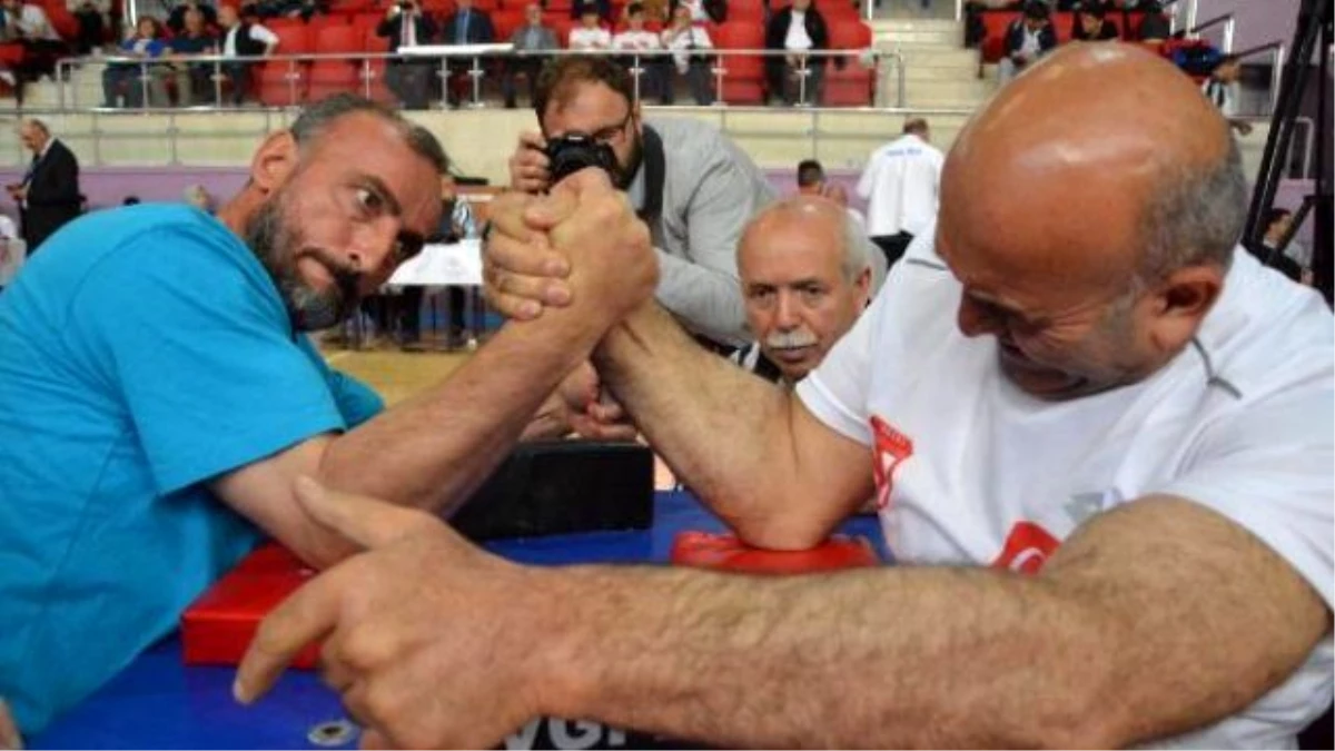 Türkiye Bedensel Engelliler Bilek Güreşi Şampiyonası Nefes Kesti