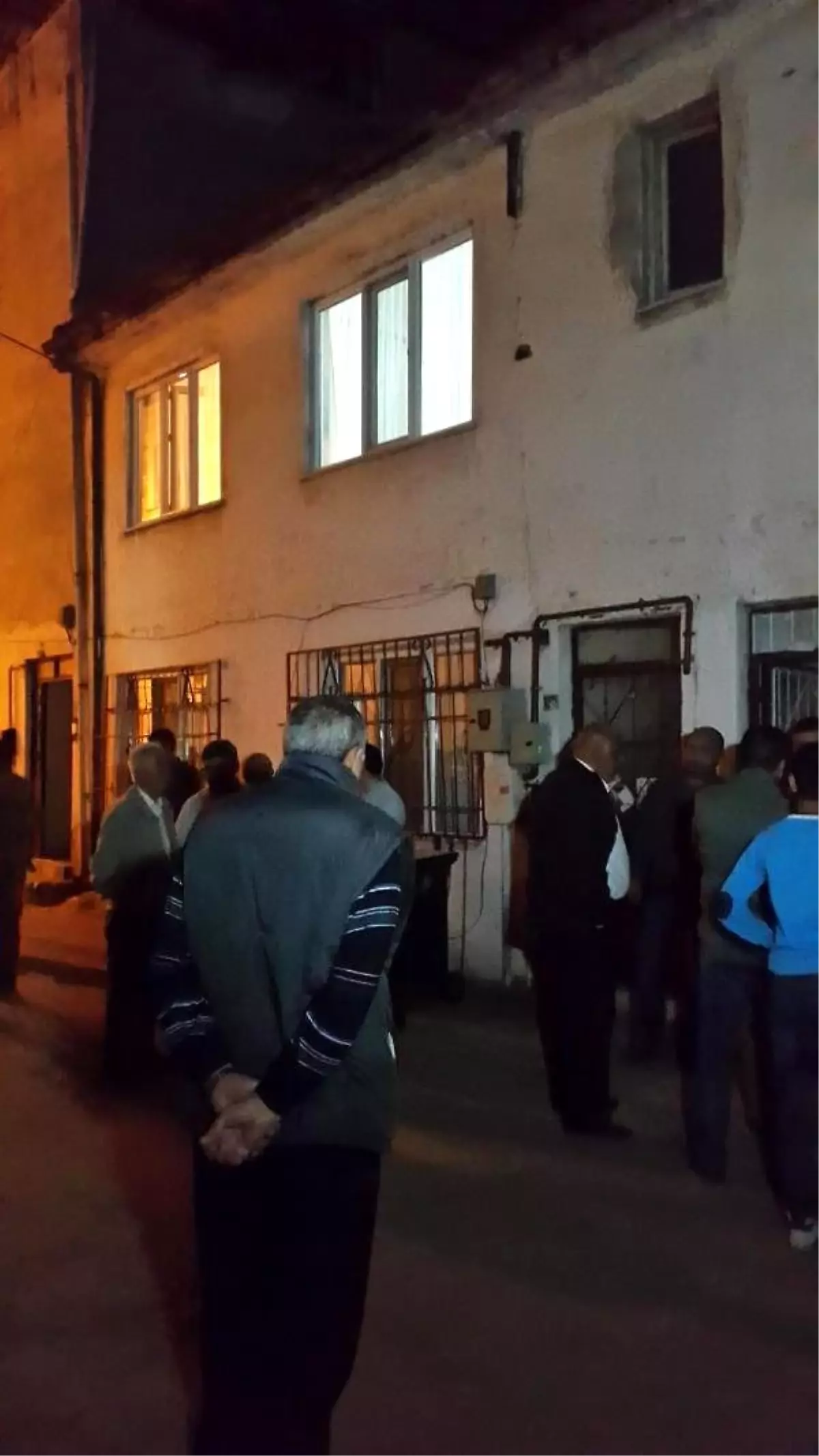 Yaşlı Adam, Eşini Öldürüp İntihar Etti