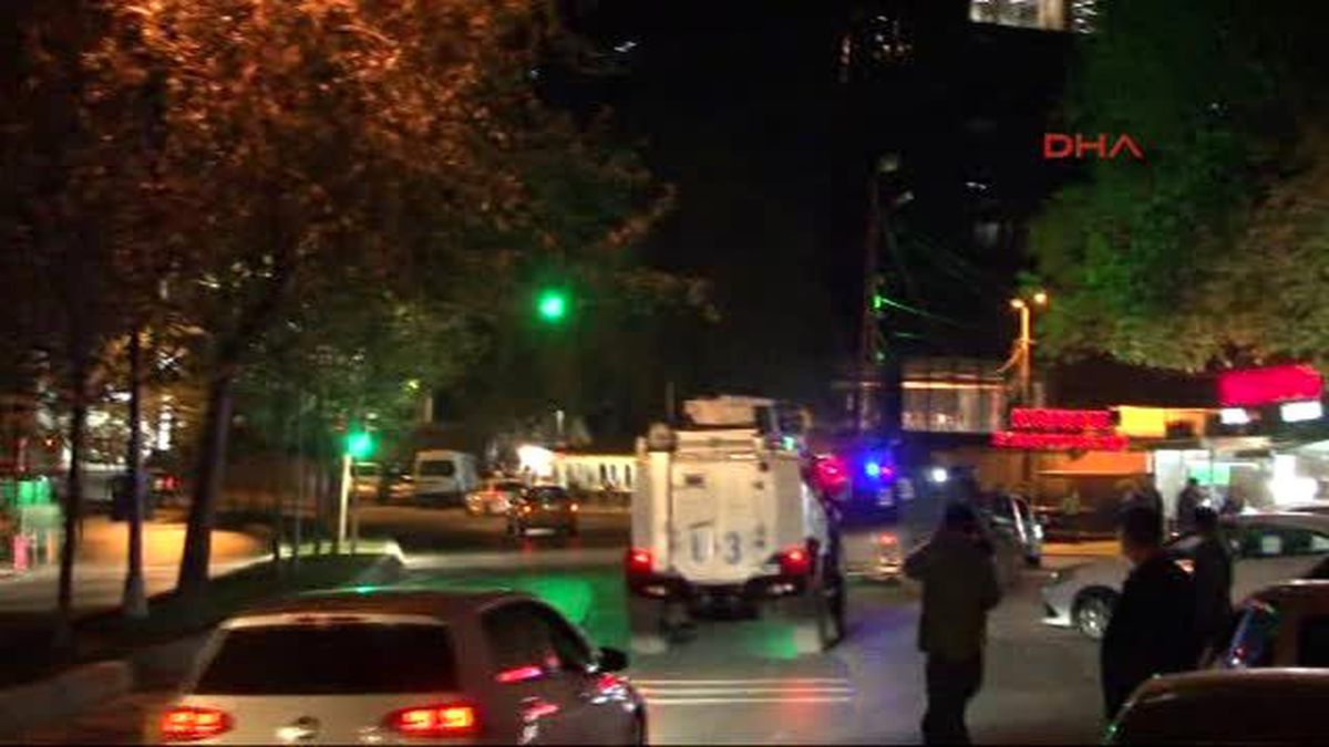 AK Parti İstanbul İl Merkezi'nin Bahçesine Ses Bombası Atıldı