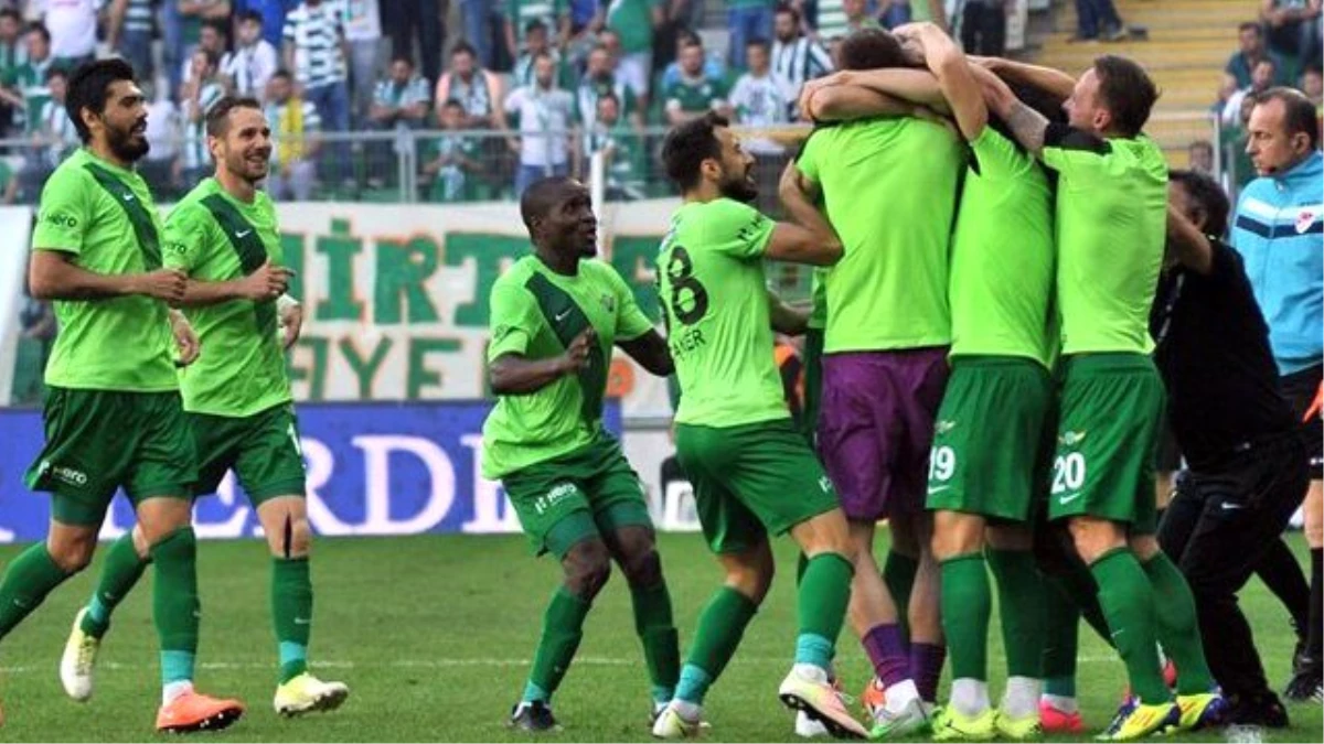 Akhisar Belediyespor, Bursaspor'u 2-0 Mağlup Etti