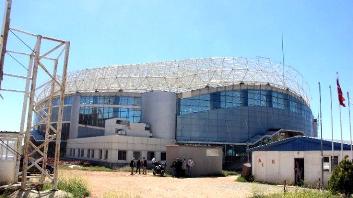 Bakan Kılıç, 5 Yıldır Bitirilemeyen Olimpik Yüzme Havuzu İnşaatında İnceleme Yaptı