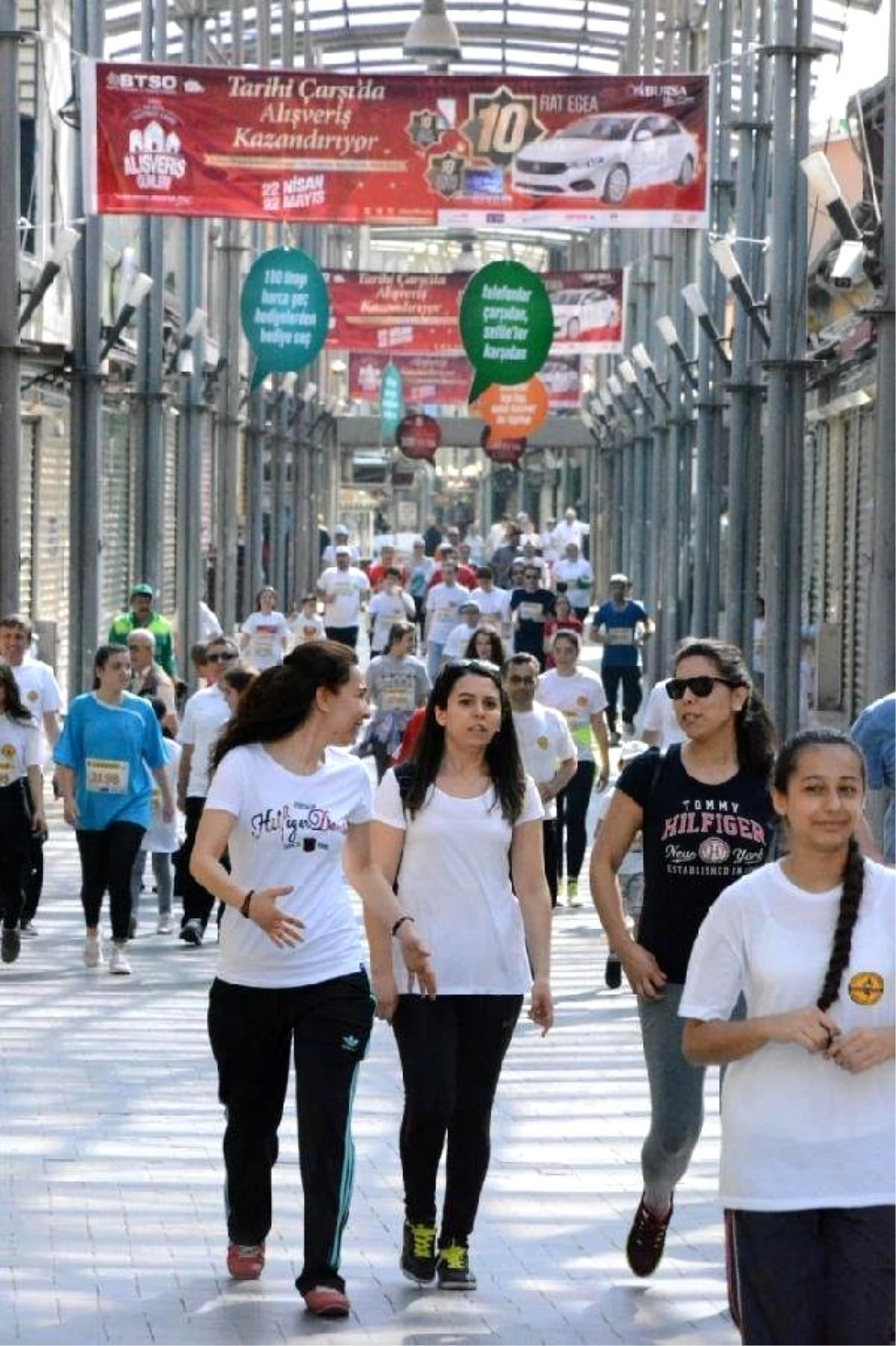 Binlerce Kişi Birinci Olmak İçin Koştu, 87 Yaşındaki Yarışmacıya Onur Ödülü Verildi