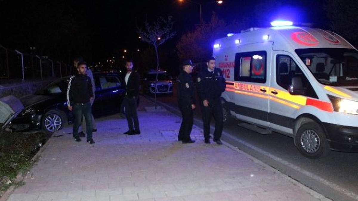 Elazığ\'da Trafik Kazası Kavgayla Bitti: 4 Yaralı